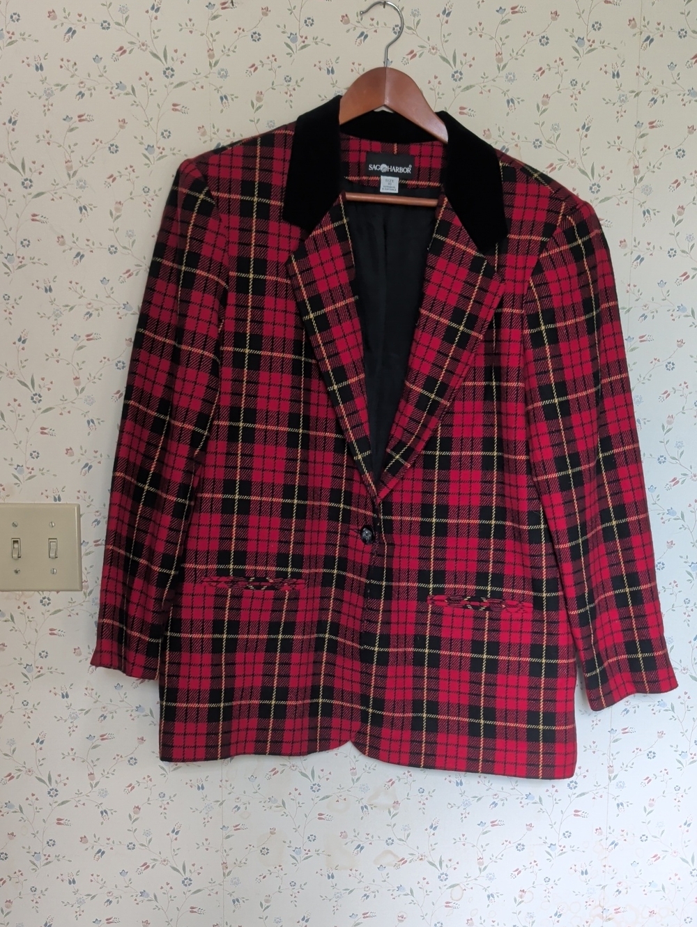 Sag Harbor Blazer Jacket Women's Red Plaid Black Velvet Collar Vintage Size 18